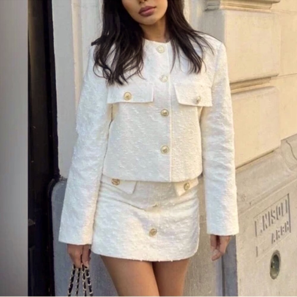 ZARA CREAM TWEED GOLD BUTTON CROPPED BLAZER JACKET!
